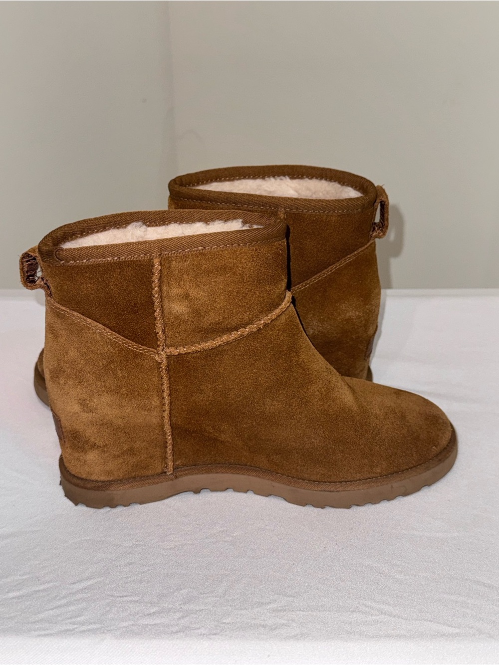 UGG Classic Femme Mini Wedge Boots Chestnut Suede Women’s Size 7 - Picture 4 of 9